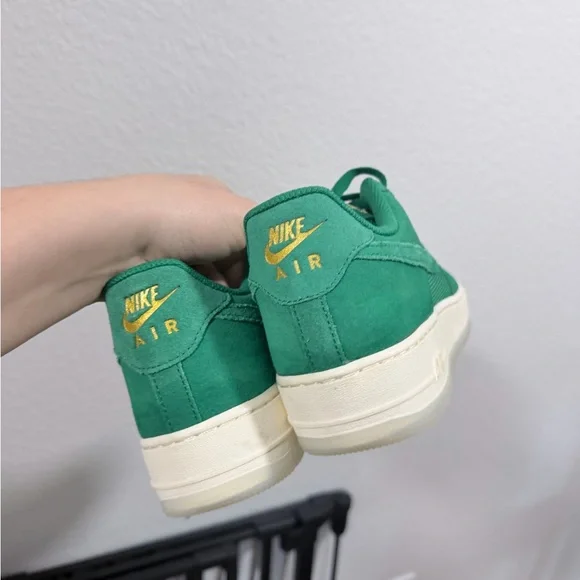 Nike Men’s Air Force 1 Low Green Suede Sneakers - Picture 8 of 9